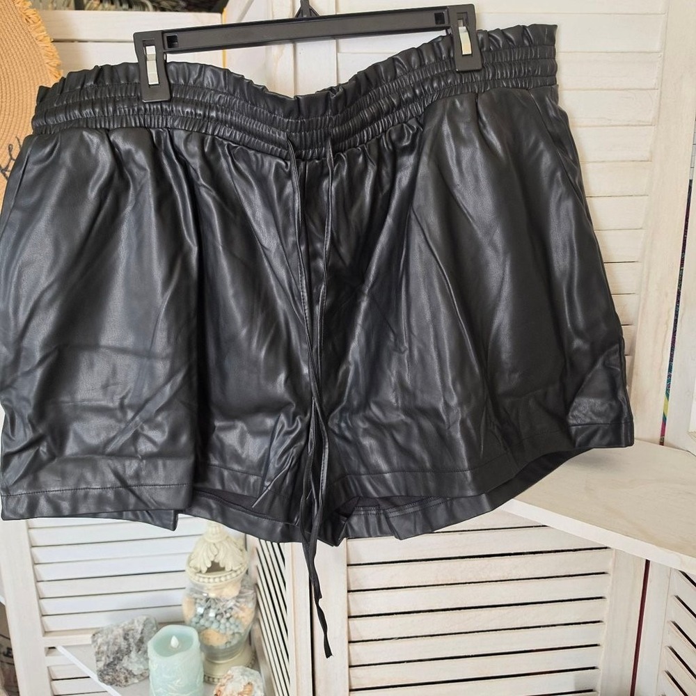 HEYSON Black Faux Leather Shorts 3XL Plus Elastic Waist Drawstring Pockets NEW